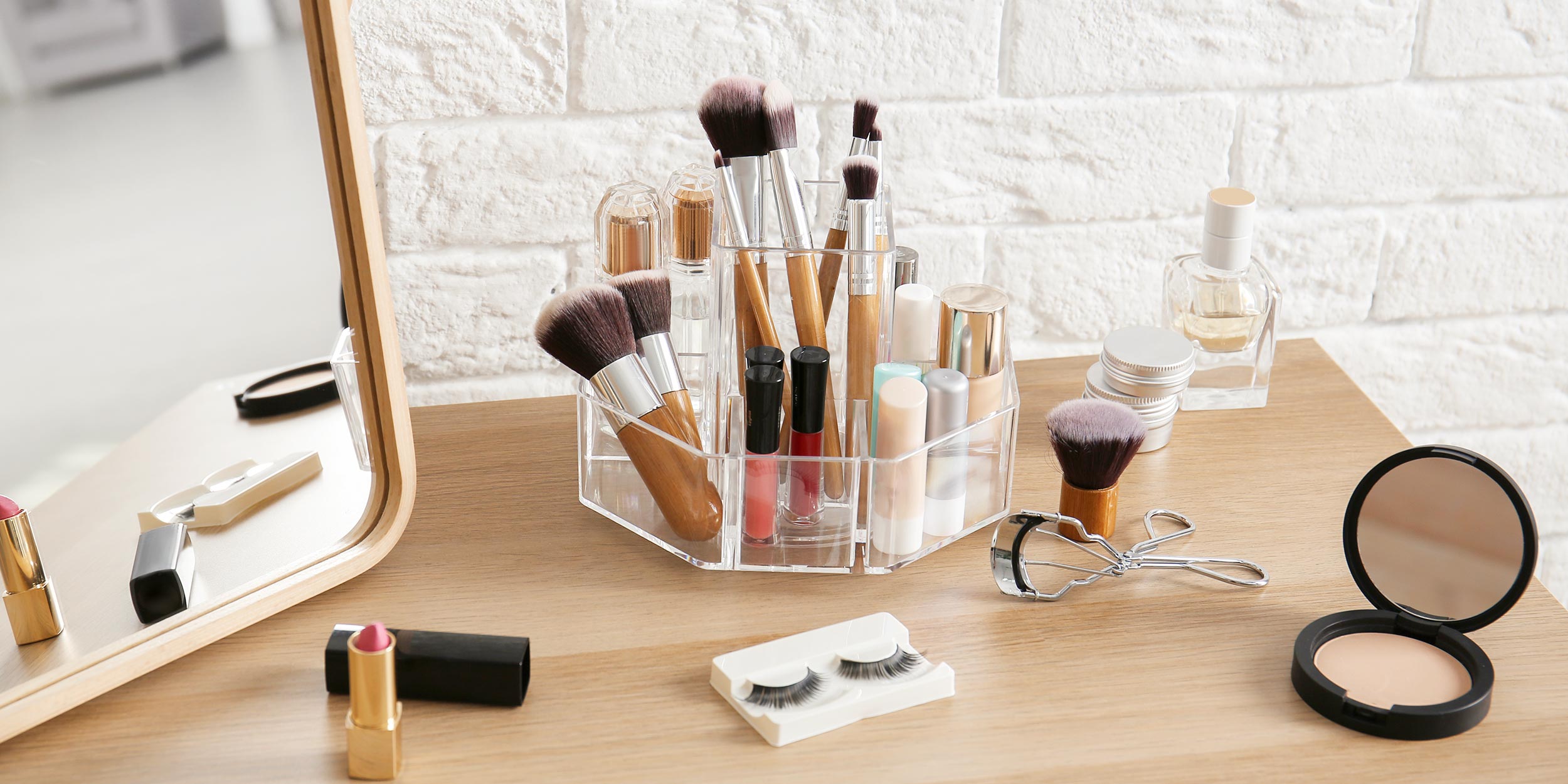 Features Of Acrylic Makeup Organizer For Home