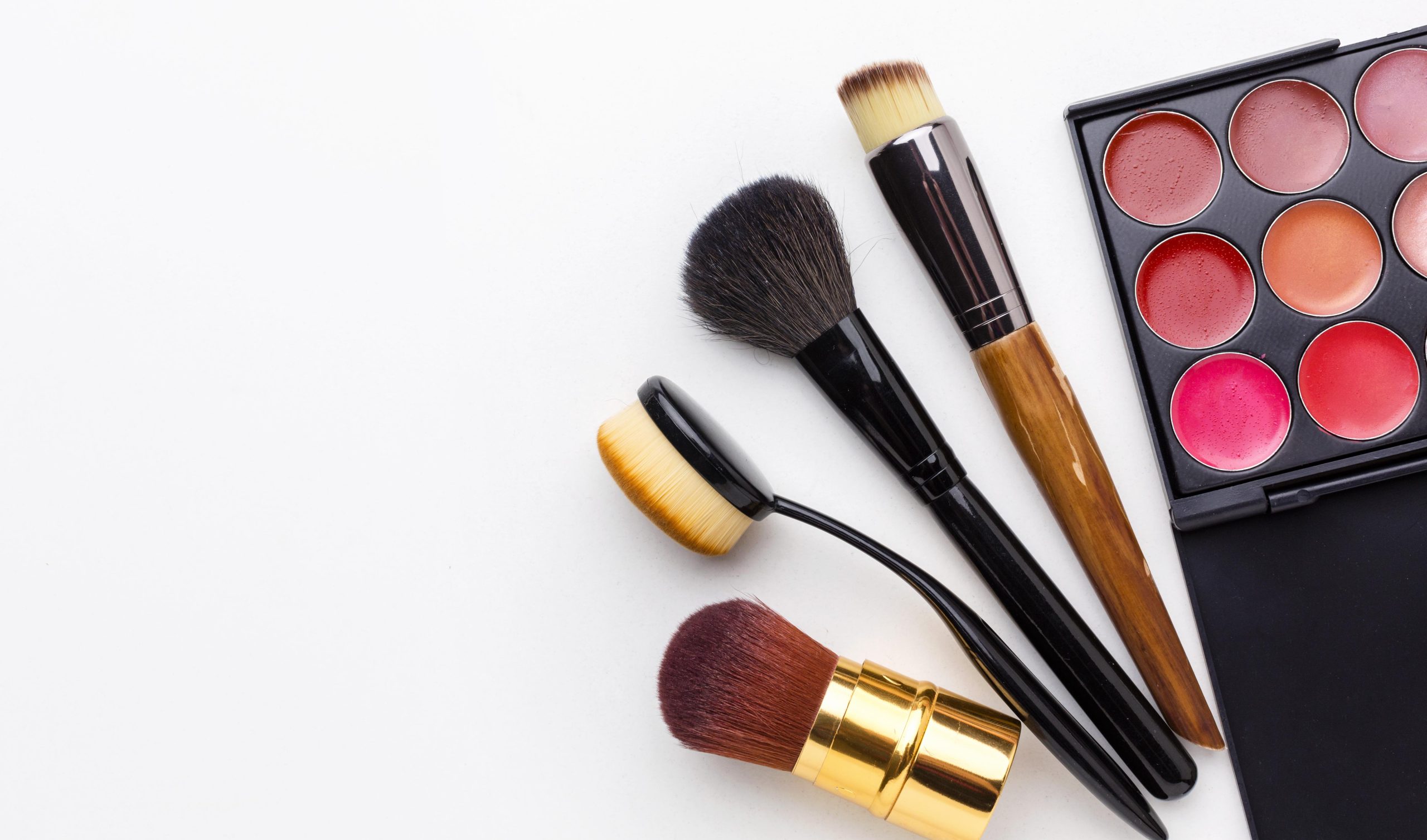 What are the Types of Makeup Brushes and What are the Uses of Each of Them?