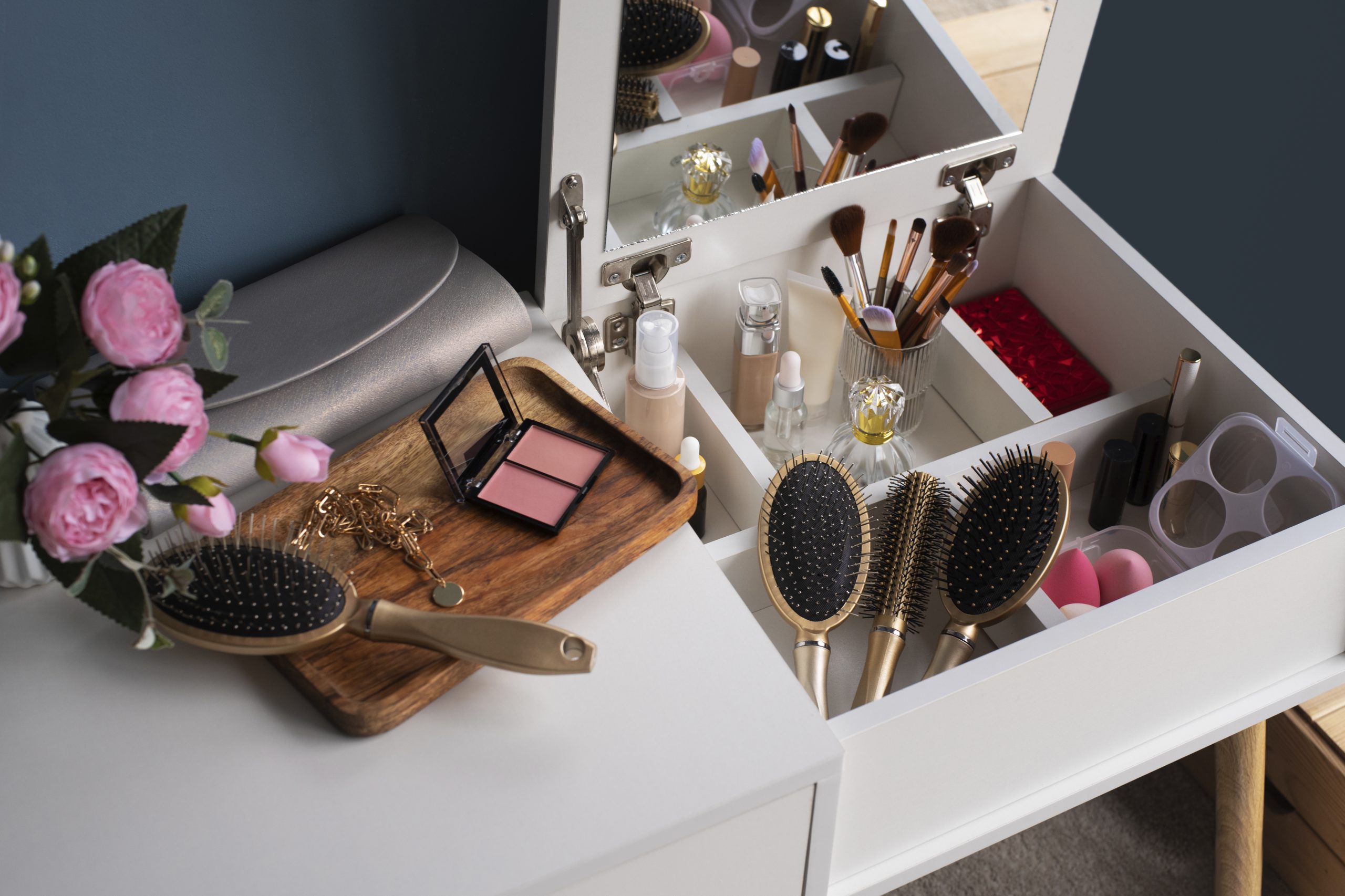 Eco Makeup Organizer: Organize your makeup with ease